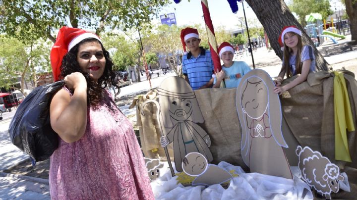 Laly,  la ayudante de Papá Noel que recorre las calles sanjuaninas contagiando el espíritu navideño