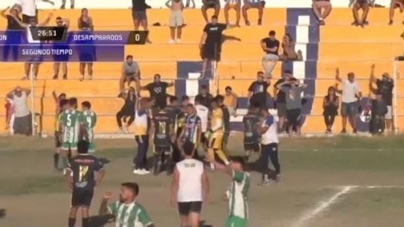 Colón - Desamparados: agredieron al árbitro y suspendieron el partido