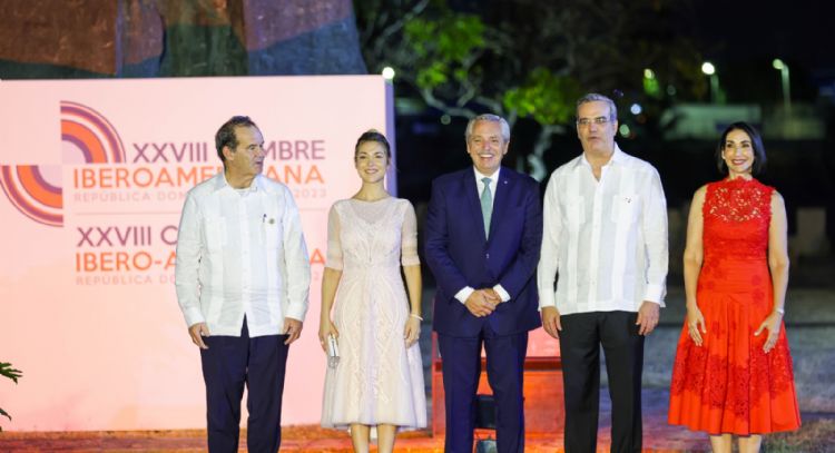 Fernández llegó a República Dominicana para participar de la Cumbre Iberoamericana
