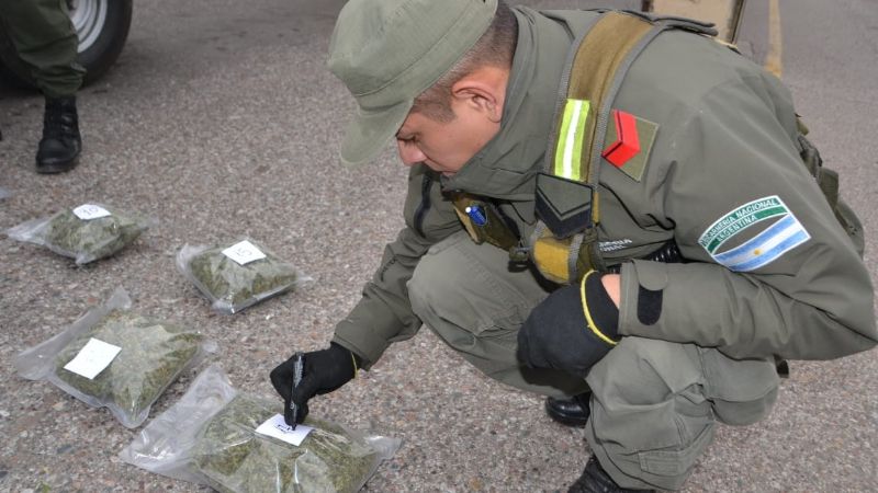 Detuvieron a una mujer que viajaba a San Juan con más de 4 kilos de marihuana