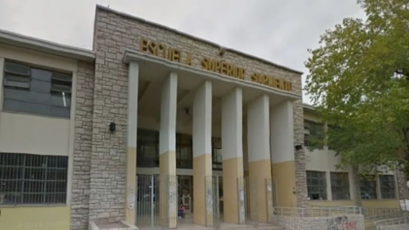 Alarma en la escuela Paula A. de Sarmiento: padres denunciaron que un desconocido irrumpió en el edificio
