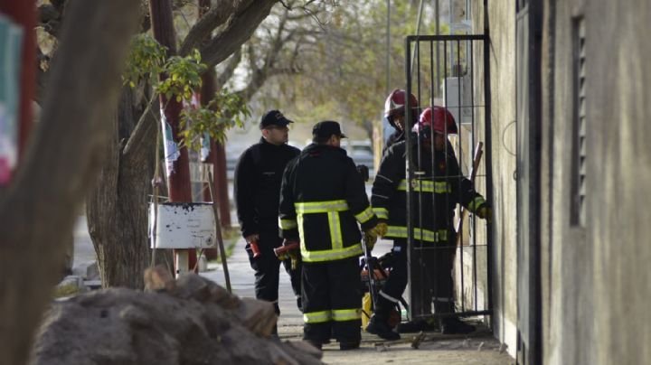 Peritos trabajaron en la vivienda donde fue el incendio en el barrio San Luis: ¿hubo pérdida de gas?