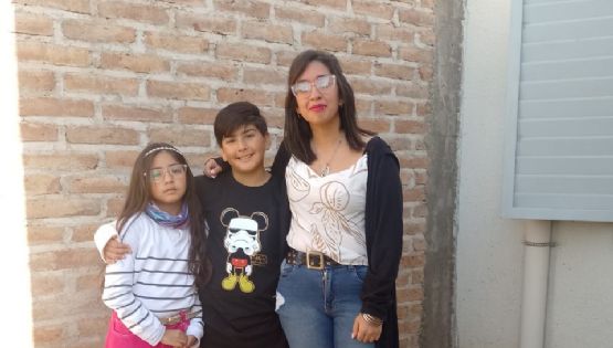 Jésica, la sanjuanina "por adopción" que unió su amor por la peluquería con la solidaridad