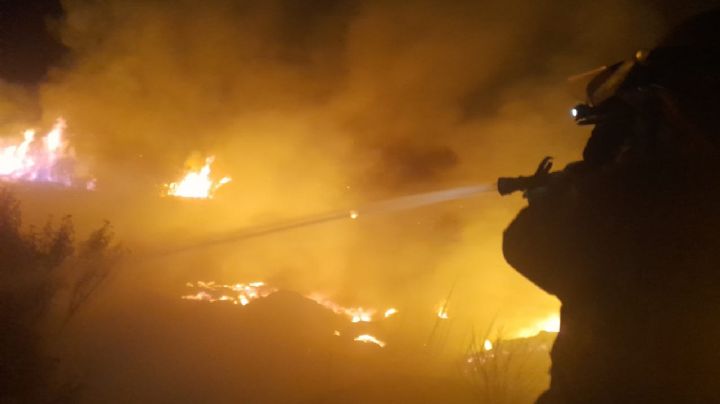 Video: en medio de un incendio, bomberos sanjuaninos se saludaron por Año Nuevo