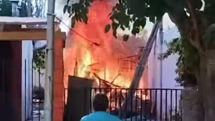 Voraz incendio generó pánico en familias del Barrio Ruta 20 en Caucete