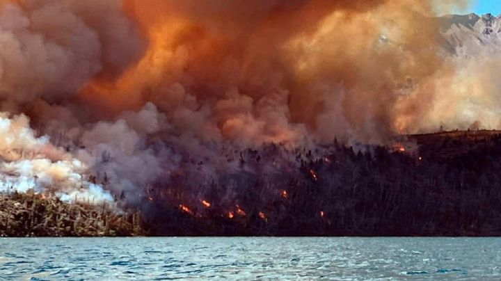 Destrucción en Parque Nacional Los Alerces: casi 100 brigadistas combaten por tierra el incendio