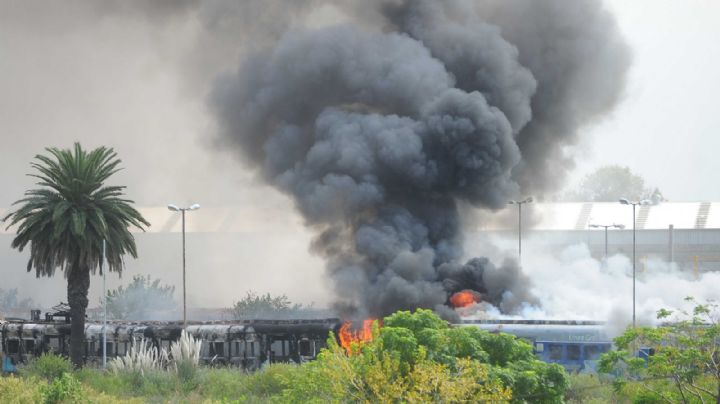 Terror en Buenos Aires: se quemaron seis vagones del tren Roca cerca de la estación Gerli