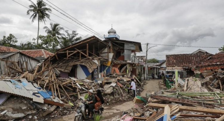 Videos del horror: un terremoto sacudió la isla indonesia de Java